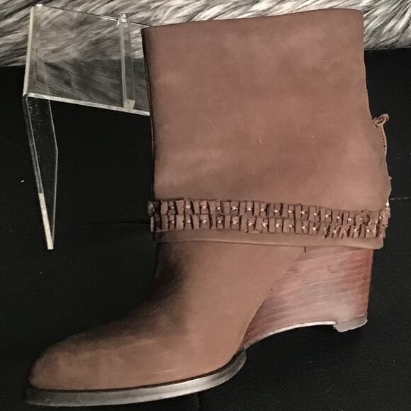 B. Makowski Brown Suede Ankle Boots 7M - Picture 4 of 9